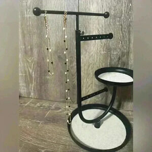 Gold Tone B&W Necklace and Bracelet Set